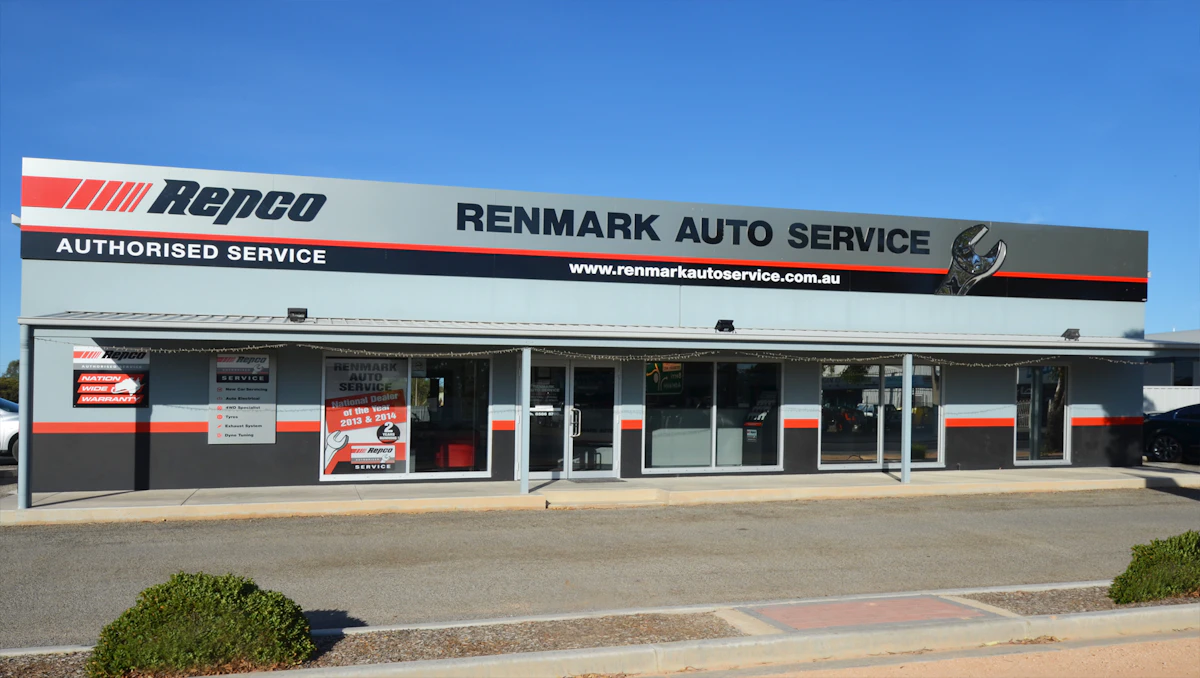 A photo showingn the external building of Renmark Auto Service.