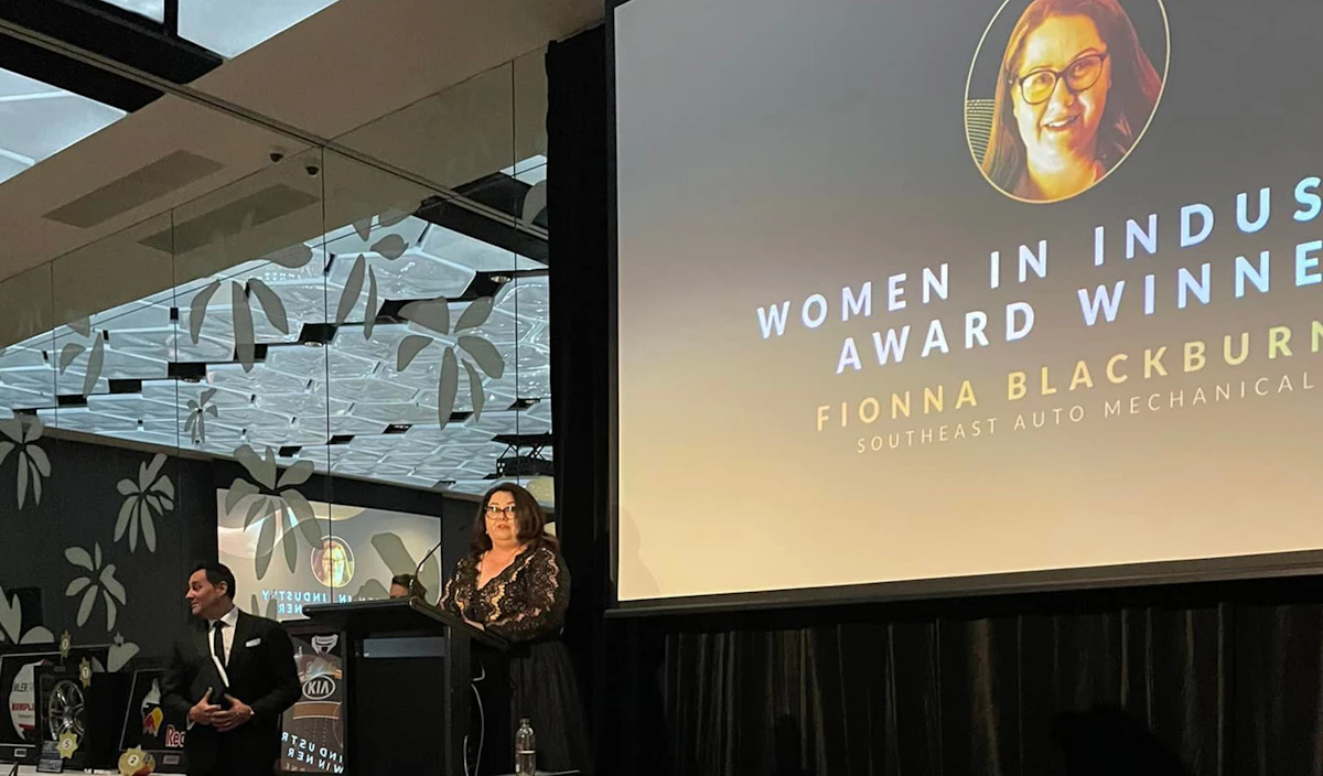 Fionna Blackburne accepting 2021 MTAQ Women in Industry Award